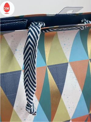 Boutiquen-Bogen-Geschenk-Verpackungs-Taschen-Süßigkeits-Luxuspapiertüte gestempelschnittener Griff